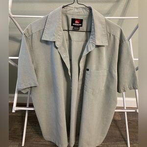 Quicksilver button up short sleeve shirt, size-Large.